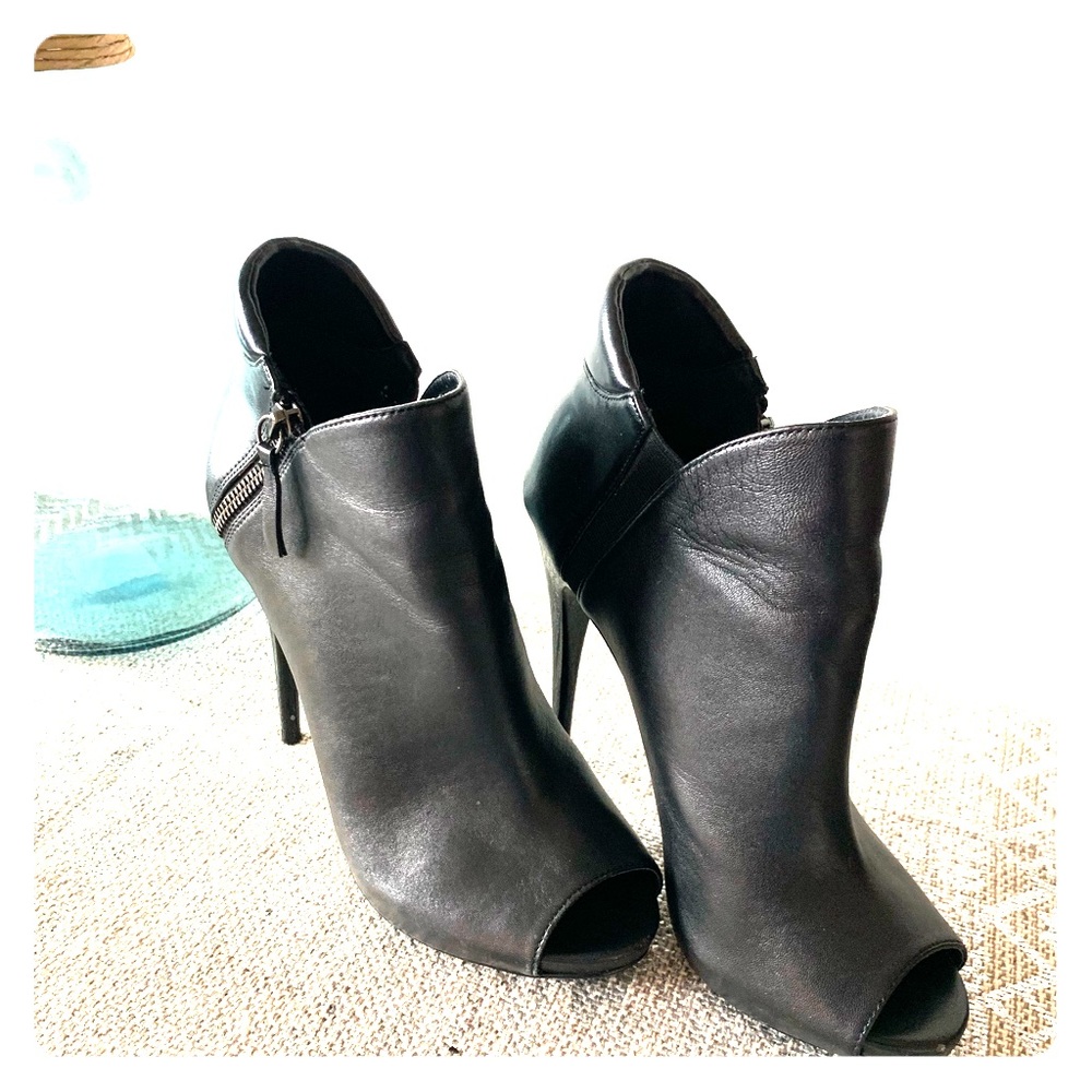 Black peep toe booties Steve Madden